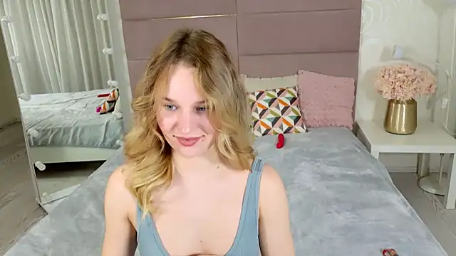 IndieMoon's cam snapshot