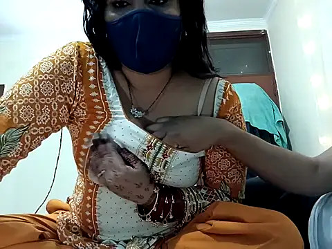 horny_milf_couple's cam snapshot