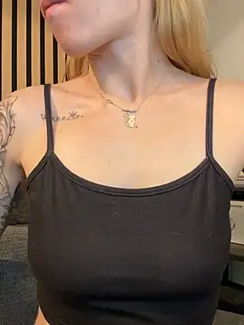 ArianaSkyxxx's cam snapshot