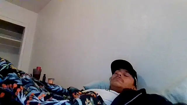 Tallhungandcloudy's cam snapshot