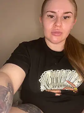 RedFoxQueen live sex cam