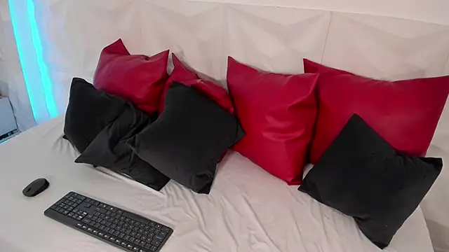 naomi_amoretti live sex cam