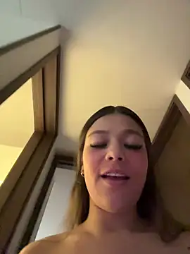 Alyshanon18 live sex cam