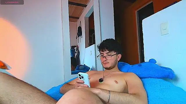 santyago_taylor live sex cam