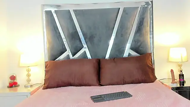 AiraMoreau's cam snapshot