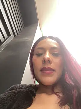 Emily-Fire's cam snapshot