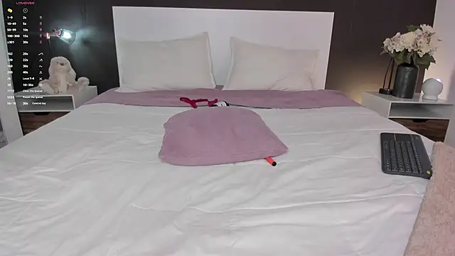 AlannaRussell_ live sex cam