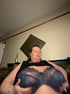 BuxomKitty_BBW's cam snapshot