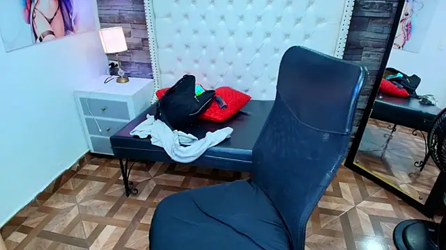 TRINY_TS live sex cam