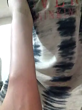 Priya_Strip live sex cam