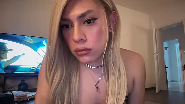 saray_doll live sex cam