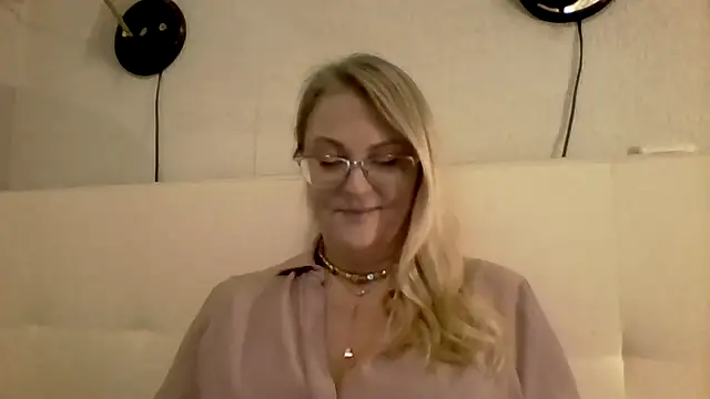 Emilia99's cam snapshot