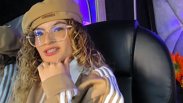 Emili_Rousee_'s cam snapshot