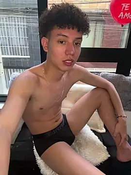yoursexyjose live sex cam
