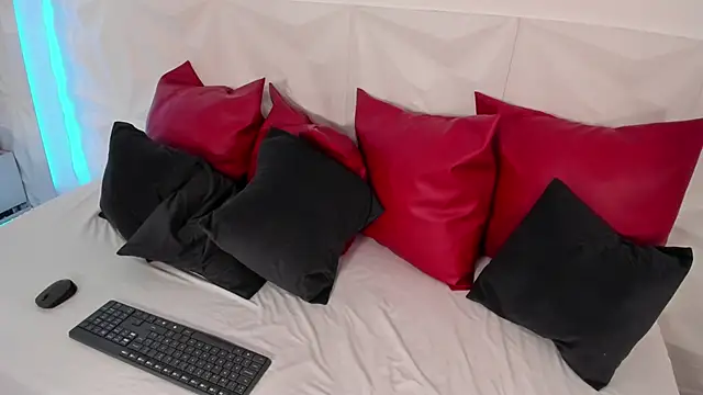 naomi_amoretti's cam snapshot