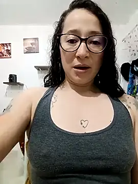 emilypoppy3 live sex cam