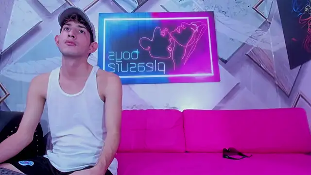 Spicy_guys's cam snapshot