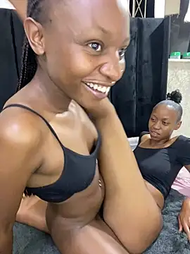 SexyPetitex25's cam snapshot