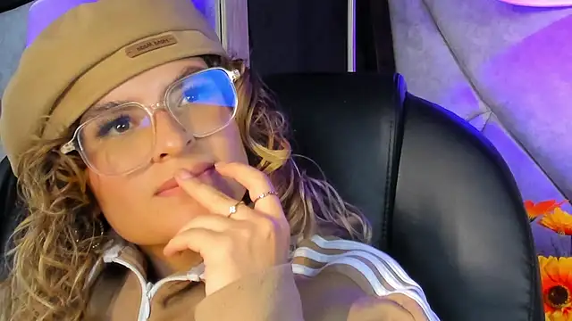 Emili_Rousee_'s cam snapshot