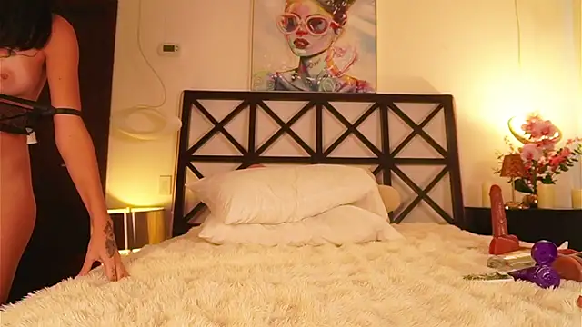 LunaMystyque live sex cam