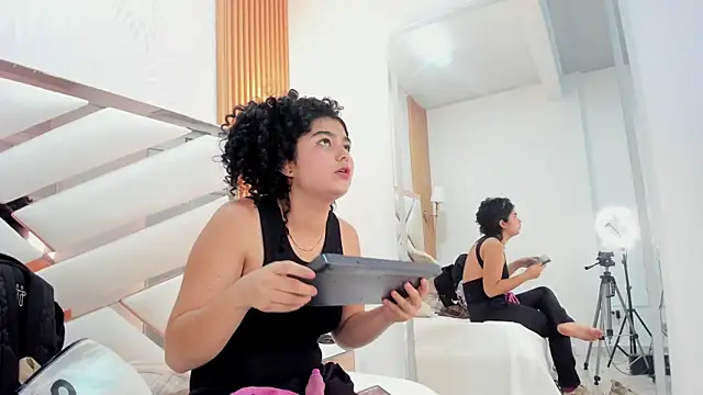 _Curly_Beauty's cam snapshot