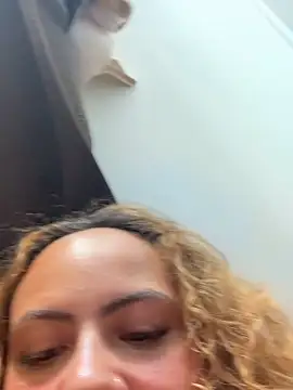 Chloe_Leaozinho live sex cam