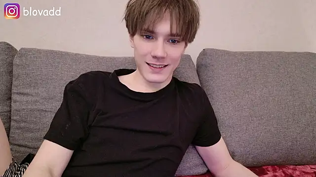 callmenineoneseven's cam snapshot