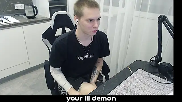 yourlildemon live sex cam
