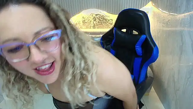 Rubia_encantada_r's cam snapshot