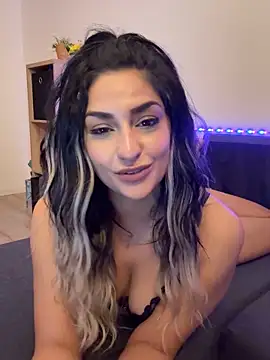 Mia_spicyy's cam snapshot