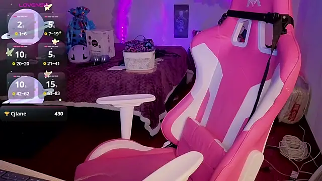 larah_uwu's cam snapshot