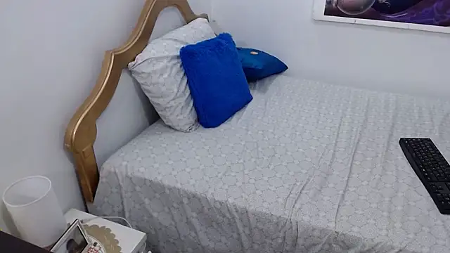 emiliaa_hot live sex cam