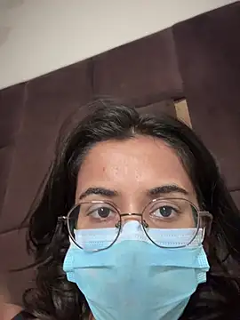 DominantDesiree live sex cam