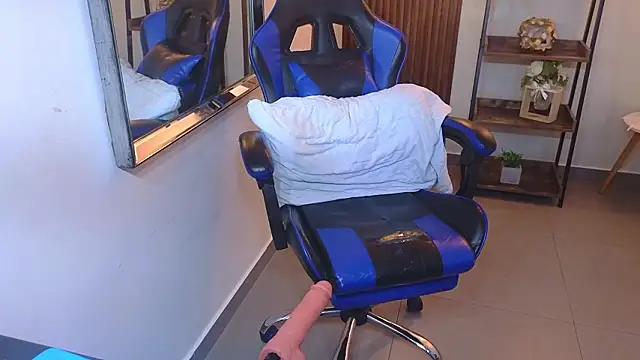 Kenya--Buhle live sex cam