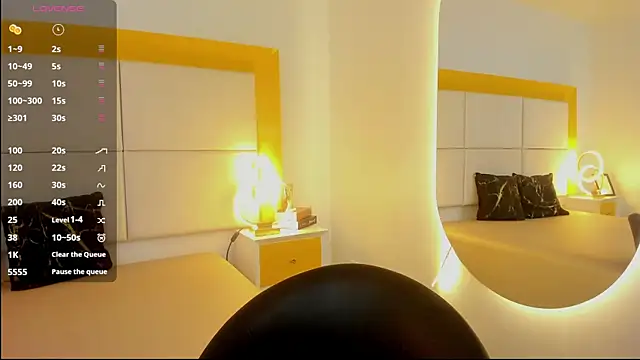 NiccolleHall's cam snapshot