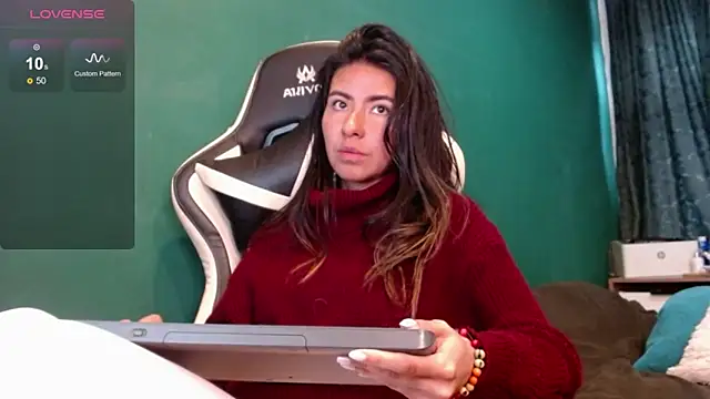 alice_middlee's cam snapshot