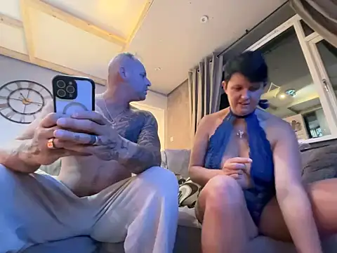 Reggie_roxie live sex cam