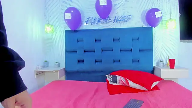 Adventurous_Boys live sex cam