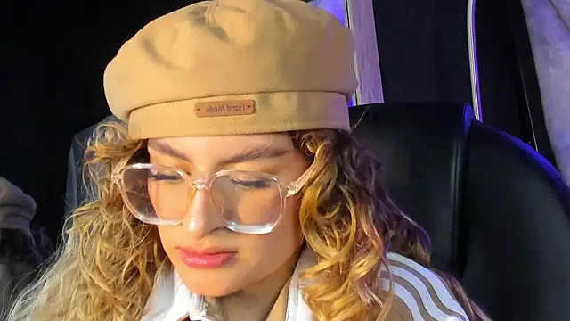 Emili_Rousee_'s cam snapshot