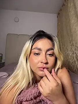 Elina_Hills's cam snapshot