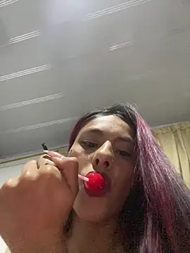 Emily-Fire's cam snapshot