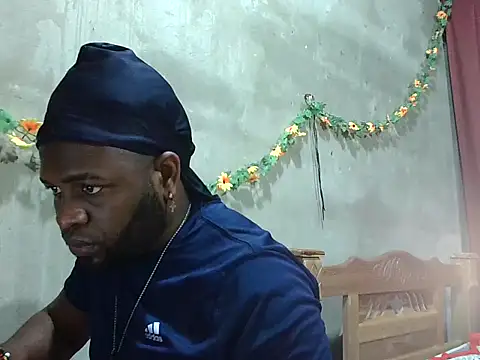 2ocmaxi's cam snapshot