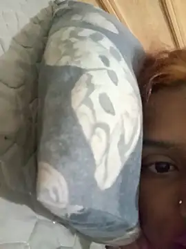 loveofpetitegirls34's cam snapshot