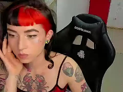 nova_kitttyy's cam snapshot