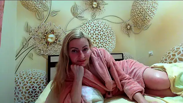 Yourrealgirl's cam snapshot