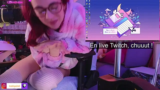 Indriya2x0 live sex cam
