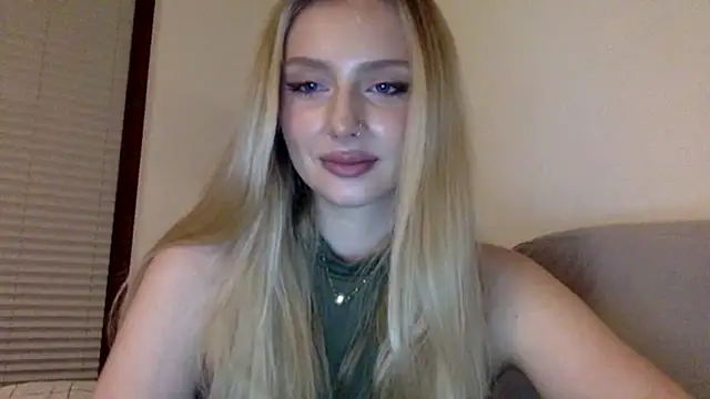 MayaWetDream's cam snapshot