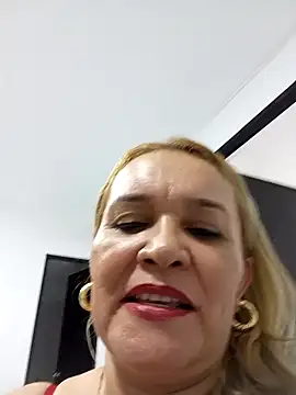 charlotte_milf30's cam snapshot