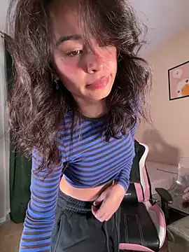 Adriennesexxx live sex cam