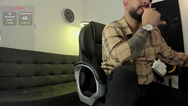 Ethan_Castellano live sex cam